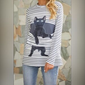 🌞 Black kitten stuck in blinds long sleeve crew neck oversized tee S